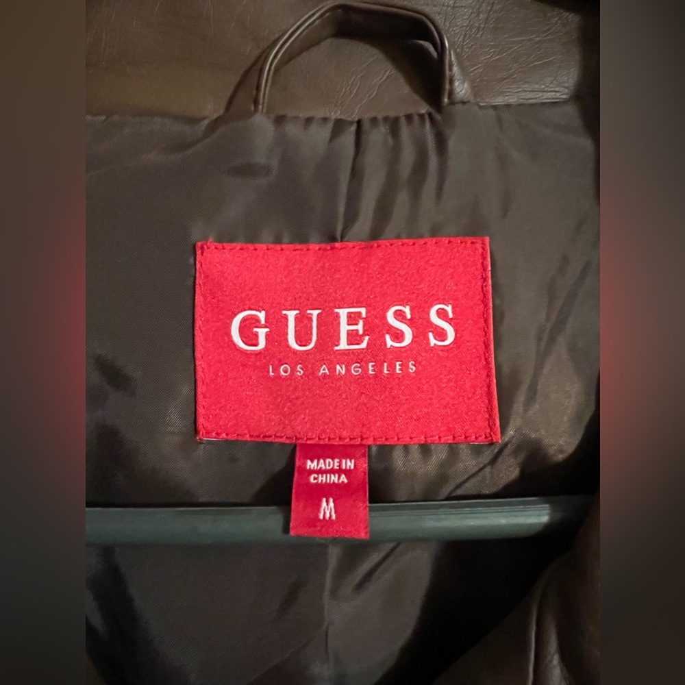GUESS - Picture 2 of 4